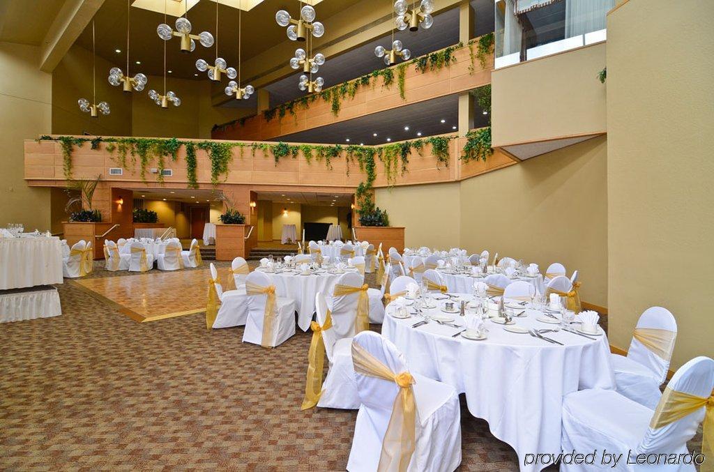 Clock Tower Resort And Conference Center - Рокфорд Ресторан фото