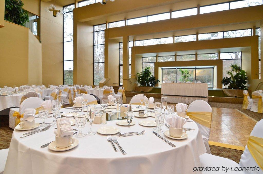 Clock Tower Resort And Conference Center - Рокфорд Екстер'єр фото